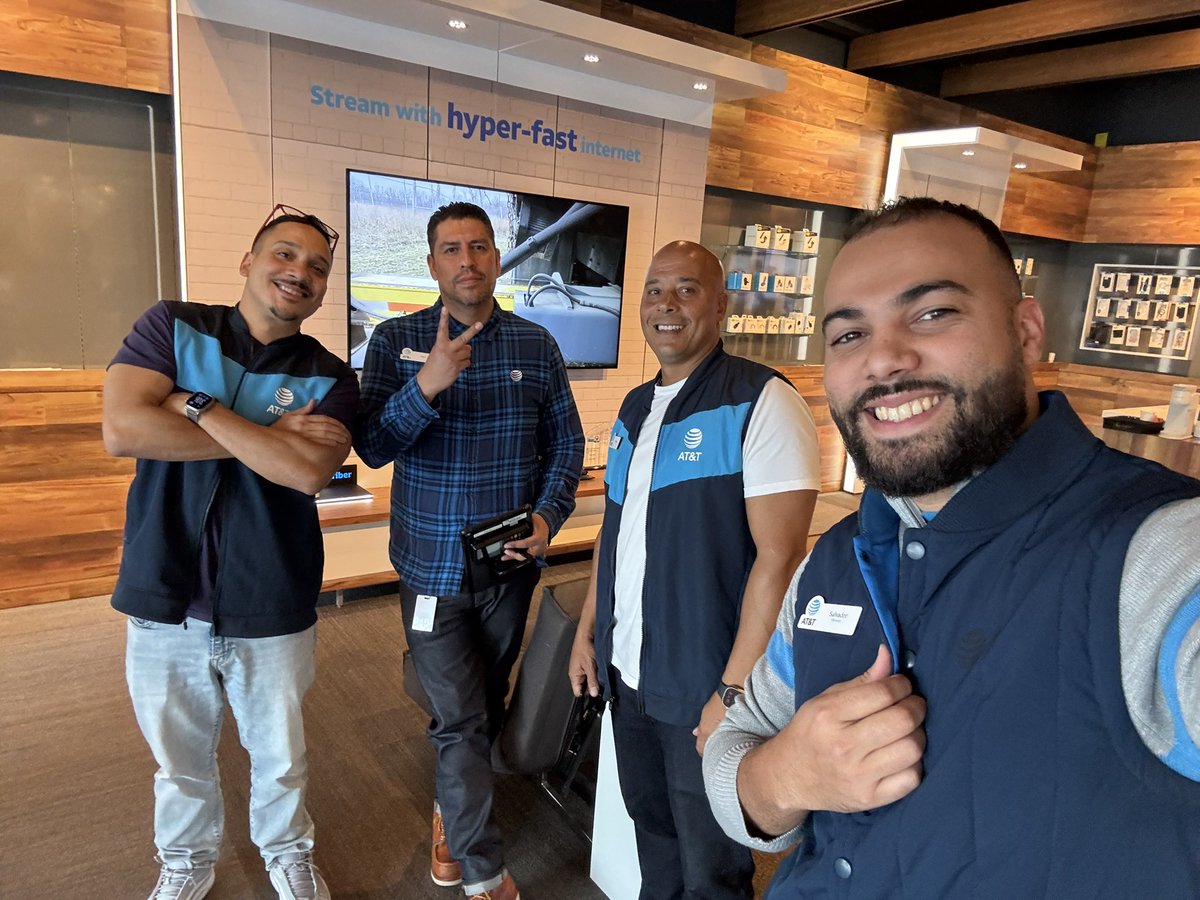 IsThatSoMike's tweet image. Tuesday twinning with vests in Waterford! @sal_belliard @One_FLA #SCFW24 #LifeAtATT #ItsAFloridaThing