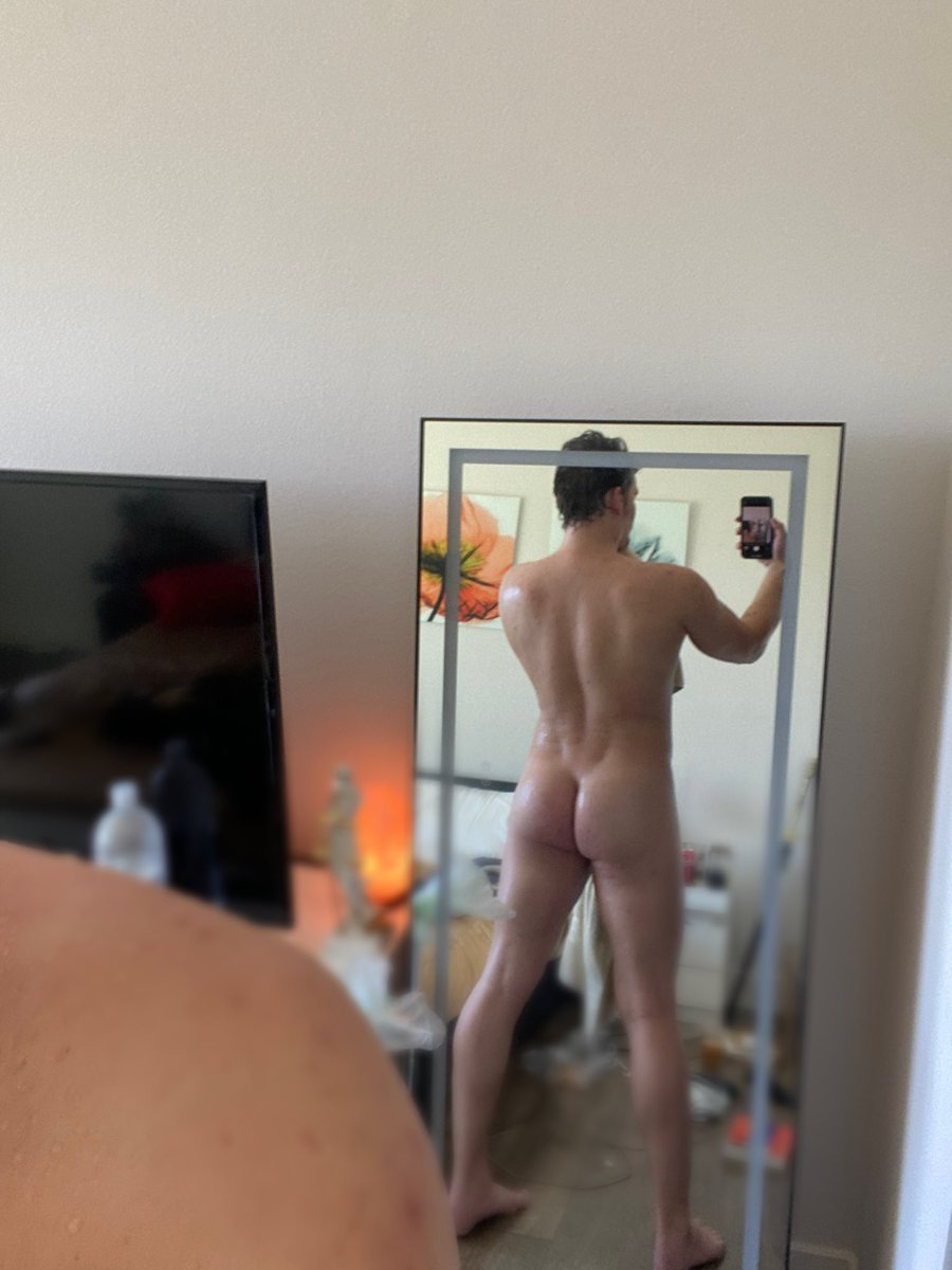 tojixguts's tweet photo. Front or back? ✨ https://t.co/rQZ2ycLGfr