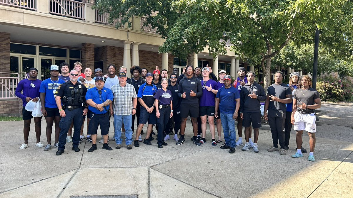 Lumberjack Football (@sfa_football) on Twitter photo Helping out with UPD’s National Night Out 🪓
#AxeEm x #EastTexasTough Helping out with UPD’s National Night Out 🪓
#AxeEm x #EastTexasTough