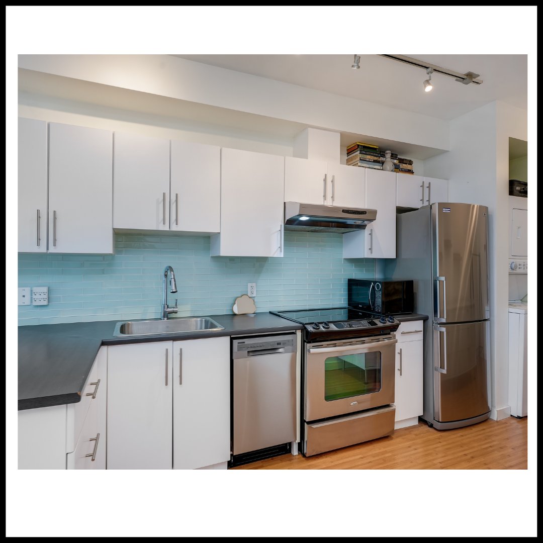 homewardboundtm's tweet photo. New listing! This downtown condo is ideal for professionals and students, conveniently located steps from restaurants, shops, and all major bus routes. Beautiful, spacious studio condo with great features.

#victoriarealestate #yyjrealestate #victoriabc #homewardbound https://t.co/9fE0u6FRIT
