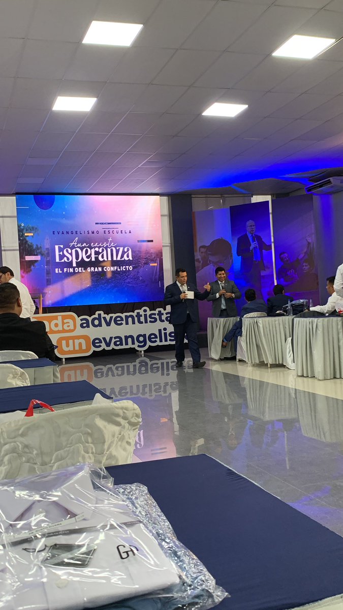 RubenRivera95's tweet photo. Capacitándonos en el Evangelismo Escuela 2024 MOP - UPS 😃🙏🏼 https://t.co/OWWLJdOswH