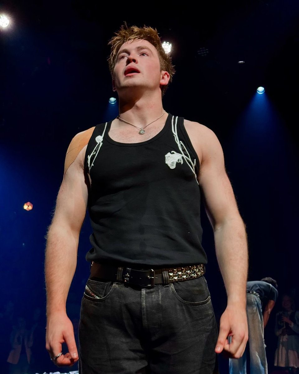 KitConnorInfo's tweet photo. new pics of kit connor as romeo https://t.co/hyaFCcnHMR