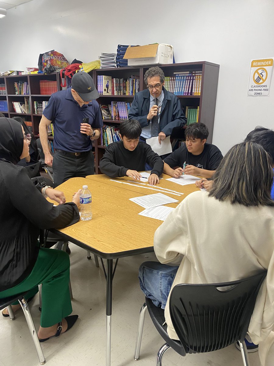SuptCheng_CIOB's tweet image. It was wonderful to observe all the learning happening in the classrooms at @IHS_LAGCC today! The energy and engagement from both students and staff were truly inspiring. #IHSLaGuardia #ClassroomLearning #NYCPS #EducationInAction @NYCSchools @IntlsNetwork @DOEChancellor