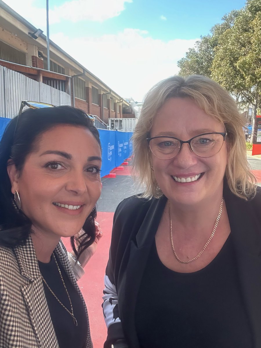 A pleasure catching up with Vic Minister for Ag, <a href="/RosSpenceMP/">Ros Spence MP</a> at the <a href="/MelbRoyalShow/">MelbourneRoyalShow</a>.

It’s been a big few weeks working with the minister/ govt, securing drought funding for the SW &amp; extending the unprotection order for dingoes in NE/ Eastern Vic.

More: shorturl.at/pu4BA