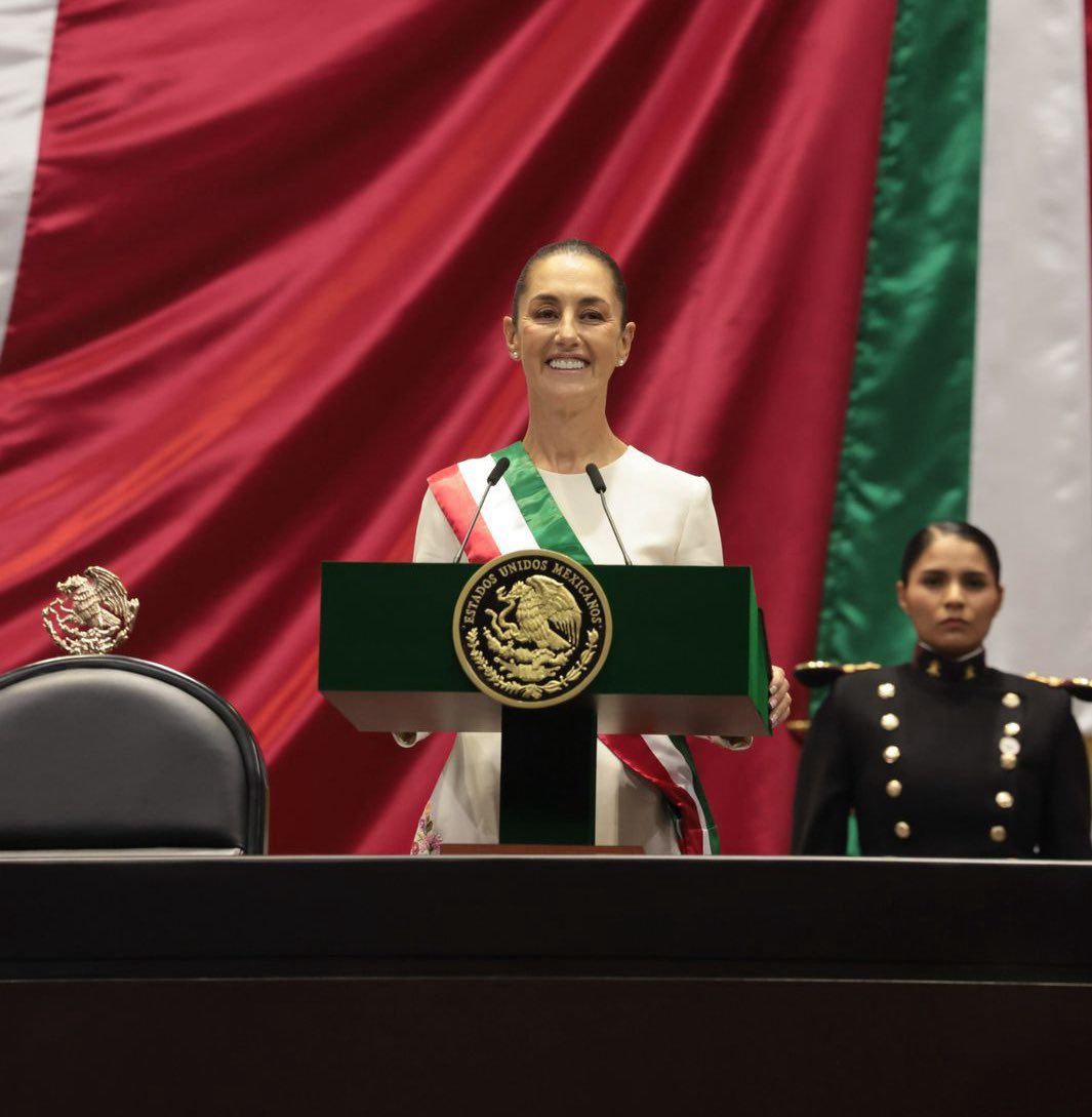 Lili Campos (@lilicamposm) on Twitter photo El mayor de los éxitos para <a href="/Claudiashein/">Claudia Sheinbaum Pardo</a> al convertirse en la primera Presidenta, con A, en la historia de nuestro país.
Mucho orgullo que una mujer luchadora y talentosa asuma el liderazgo del país, con el que se habrán de hacer los cambios que se necesitan. ¡Felicidades! El mayor de los éxitos para <a href="/Claudiashein/">Claudia Sheinbaum Pardo</a> al convertirse en la primera Presidenta, con A, en la historia de nuestro país.
Mucho orgullo que una mujer luchadora y talentosa asuma el liderazgo del país, con el que se habrán de hacer los cambios que se necesitan. ¡Felicidades!
