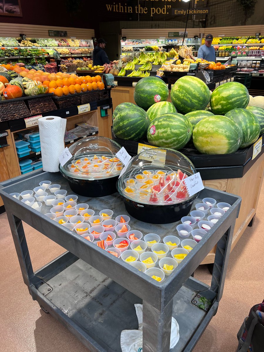 PeaceHealth_Ore's tweet photo. 🍂Join PeaceHealth Registered Dietitian, Cecelia Jacobson, for a Shop with a Dietitian, a FREE personalized shopping event at the Delta Oaks Market of Choice in Eugene on Tuesday, Oct. 15 at 2 p.m. 

📅 Learn more &amp; save your spot by signing up online: https://t.co/YvFfl2FvMF https://t.co/0hdEUCoxB1