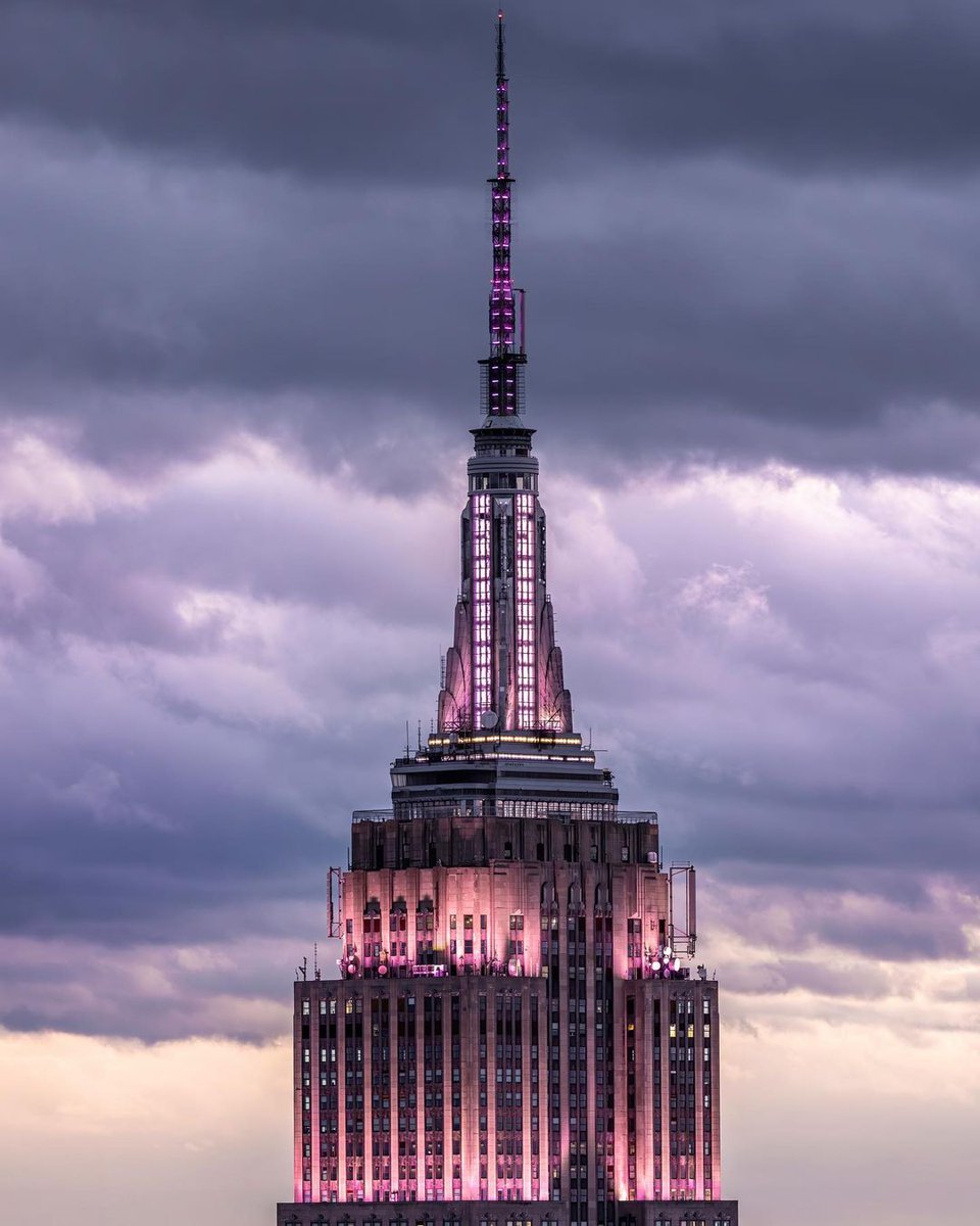 EmpireStateBldg's tweet photo. Shining pink tonight in honor of Breast Cancer Awareness Month @esteelauder

📷: guardalbibo/IG https://t.co/jiTdNKSz9Q