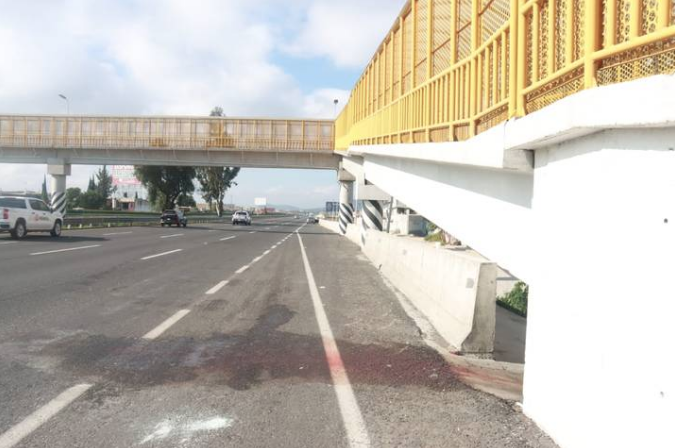 SolDelSureste's tweet photo. 🔥#Sucesos| Auto se estrella contra #puente peatonal y deja una persona mu3rta en la México-Pachuca.
Nota Completa 🗞: https://t.co/cQ92TsXORx
|#Noticias |#México |#SolDelSureste https://t.co/Wq67eA8T8i