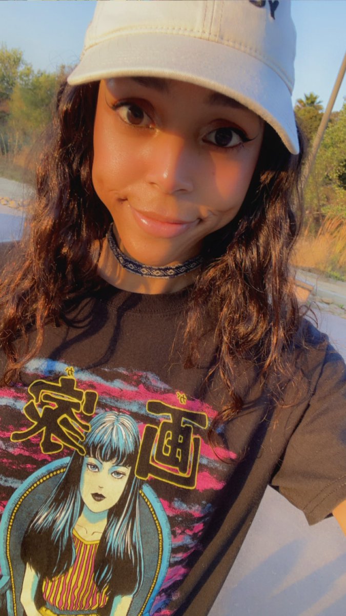 lovely0dazey's tweet photo. Snibbling on pudding/ just walked in from skating; it was lit π
#snibble #skateboard #nature #sk8 #xtragrl #teen #angel #bbygirl https://t.co/WgroJjWuUY