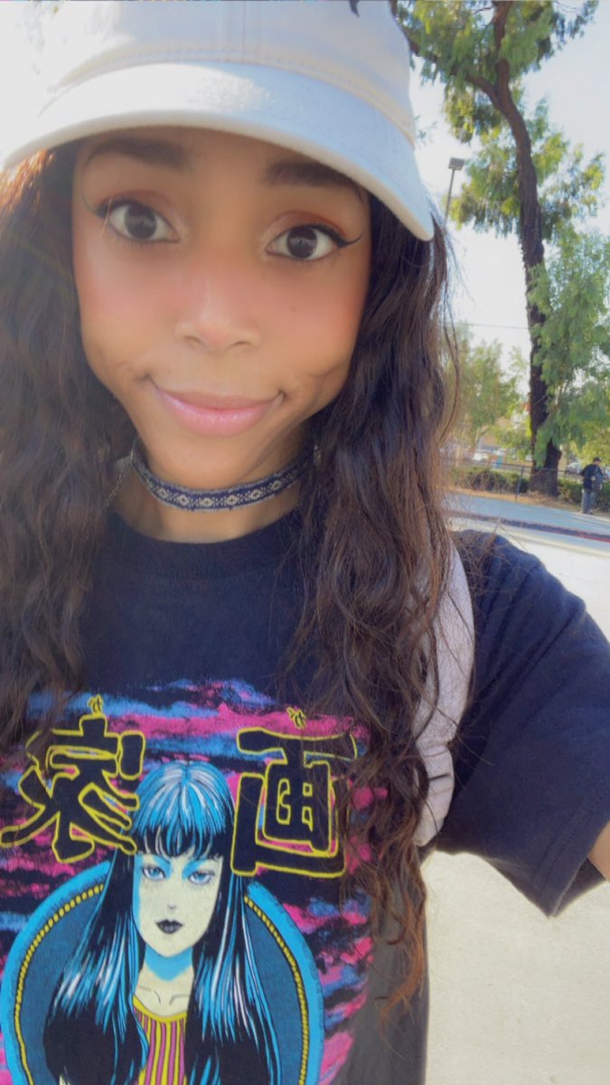 lovely0dazey's tweet photo. Snibbling on pudding/ just walked in from skating; it was lit π
#snibble #skateboard #nature #sk8 #xtragrl #teen #angel #bbygirl https://t.co/WgroJjWuUY