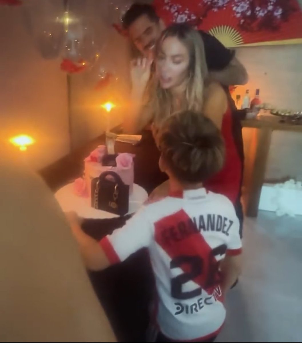 _crisenberg_'s tweet photo. es realmente increíble el carpetazo, encima el hijo de gago es fan de nacho fernández 🐐🐐 https://t.co/UFAaJ8askB