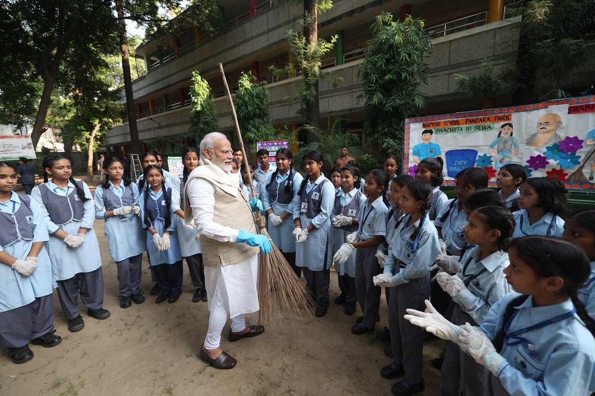 Today, on Gandhi Jayanti, I took part in Swachhata related activities with my young friends. I urge you all to also take part in some or the other such activity during the day and at the same time, keep strengthening the Swachh Bharat Mission. #10YearsOfSwachhBharat