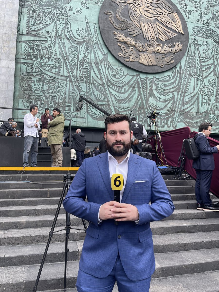 EmmE2111's tweet image. Fuimos parte de la historia. Después de 200 años de la República, hoy tomó protesta @Claudiashein como primera Presidenta de México. También fue mi primera cobertura de una investidura presidencial.