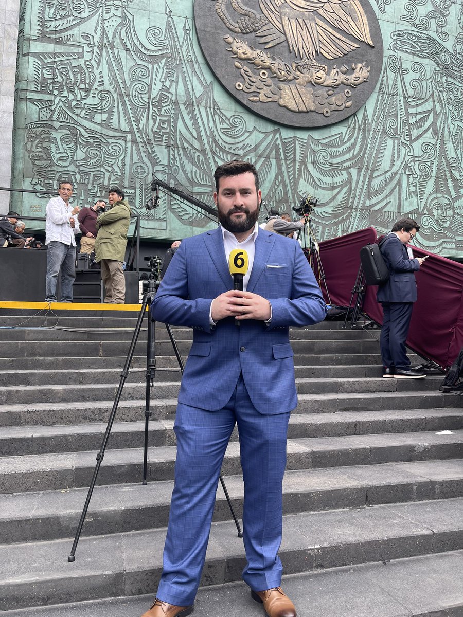 EmmE2111's tweet image. Fuimos parte de la historia. Después de 200 años de la República, hoy tomó protesta @Claudiashein como primera Presidenta de México. También fue mi primera cobertura de una investidura presidencial.