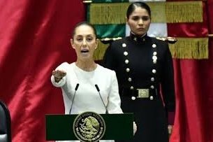 omarjjh's tweet photo. Un hecho que queda plasmado en la historia de nuestro país. Algo de  lo que hoy platiqué con mi hija, con quien vi la toma de protesta de @Claudiashein  como Primera Presidenta de #México . Que sea por el bien de los mexicanos!!! https://t.co/LC3KUrhKIy