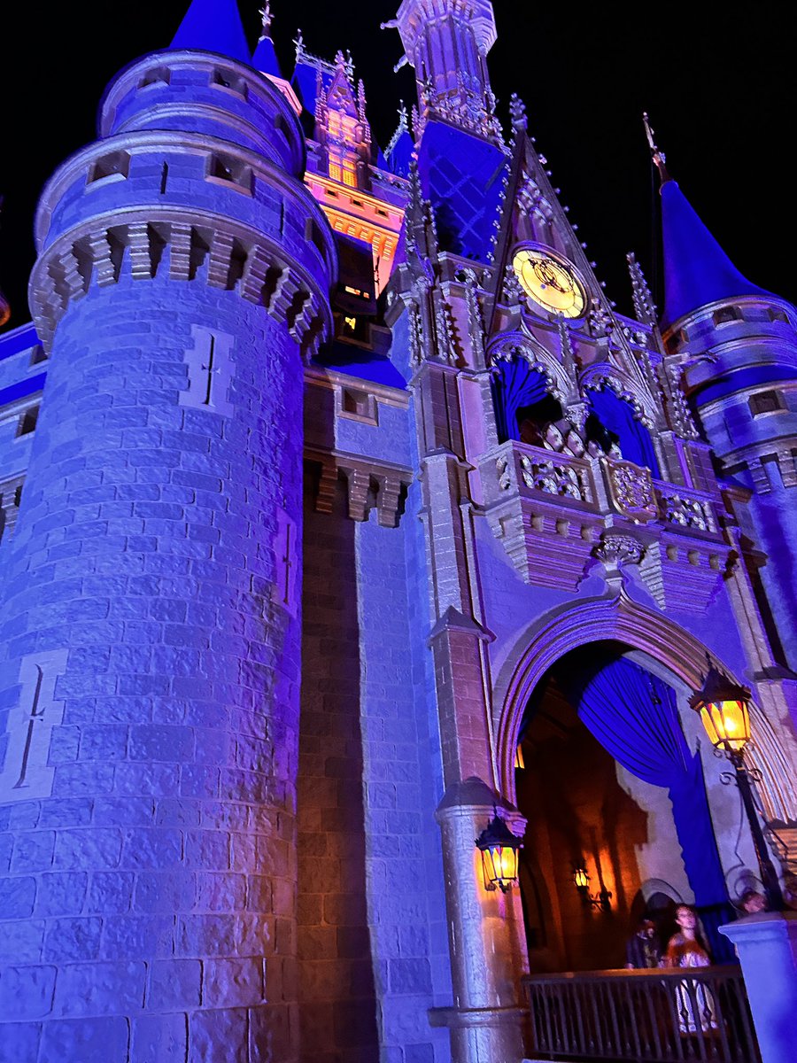 andreadayuto's tweet photo. Apreciemos por favor lo lindo que es el castillo de Magic Kingdom 🏰❤️‍🩹 https://t.co/1qj1qiNHLG