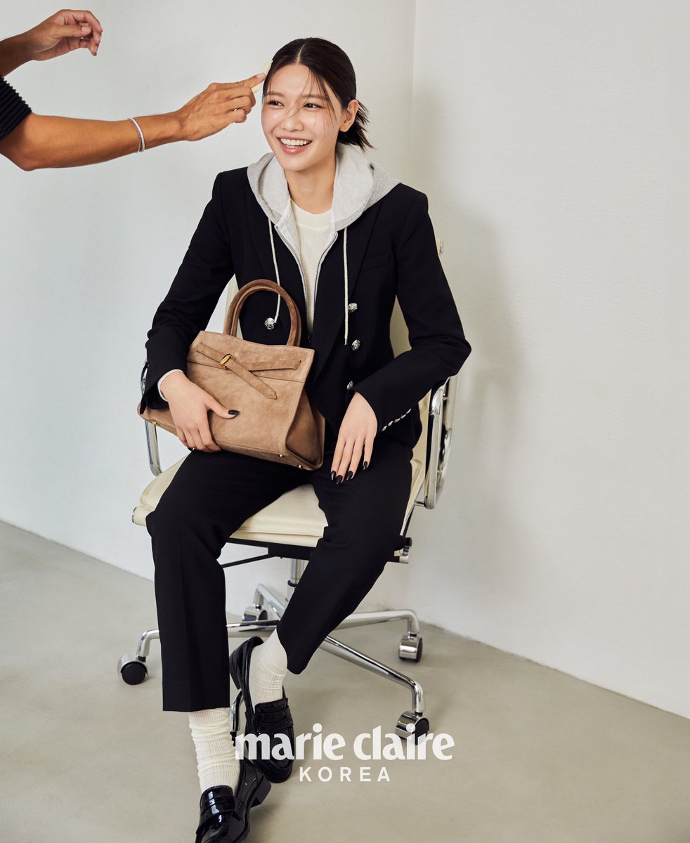 SNSD_0805's tweet photo. 최수영 마리끌레르 10월호 화보
https://t.co/YEgeB3Elgt https://t.co/F4YAzmlH1a