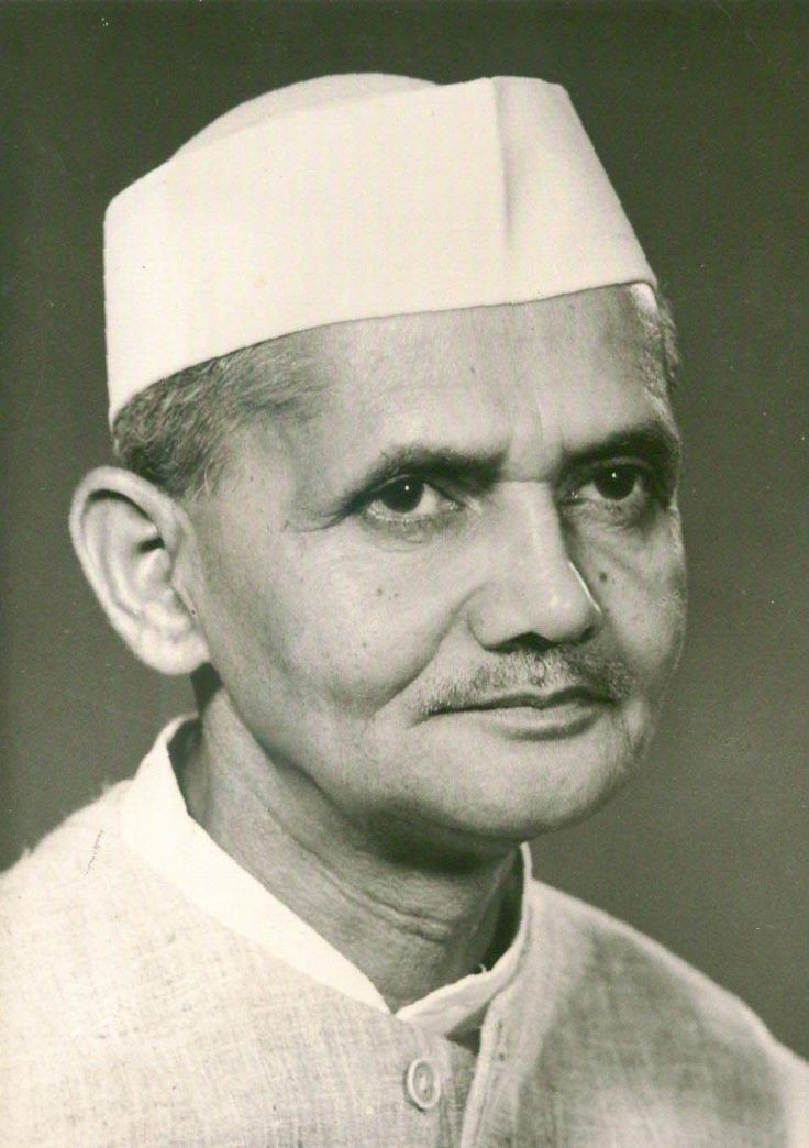 Malay3262's tweet photo. जय जवान-जय किसान' के उद्घोष से राष्ट्र में नव चेतना का संचार करने वाले पूर्व प्रधानमंत्री, 'भारत रत्न' लाल बहादुर शास्त्री जी की जयंती पर उन्हें नमन 🙏

#जय_जवान_जय_किसान 
#लाल_बहादुर_शास्त्री https://t.co/esNra5z0b3