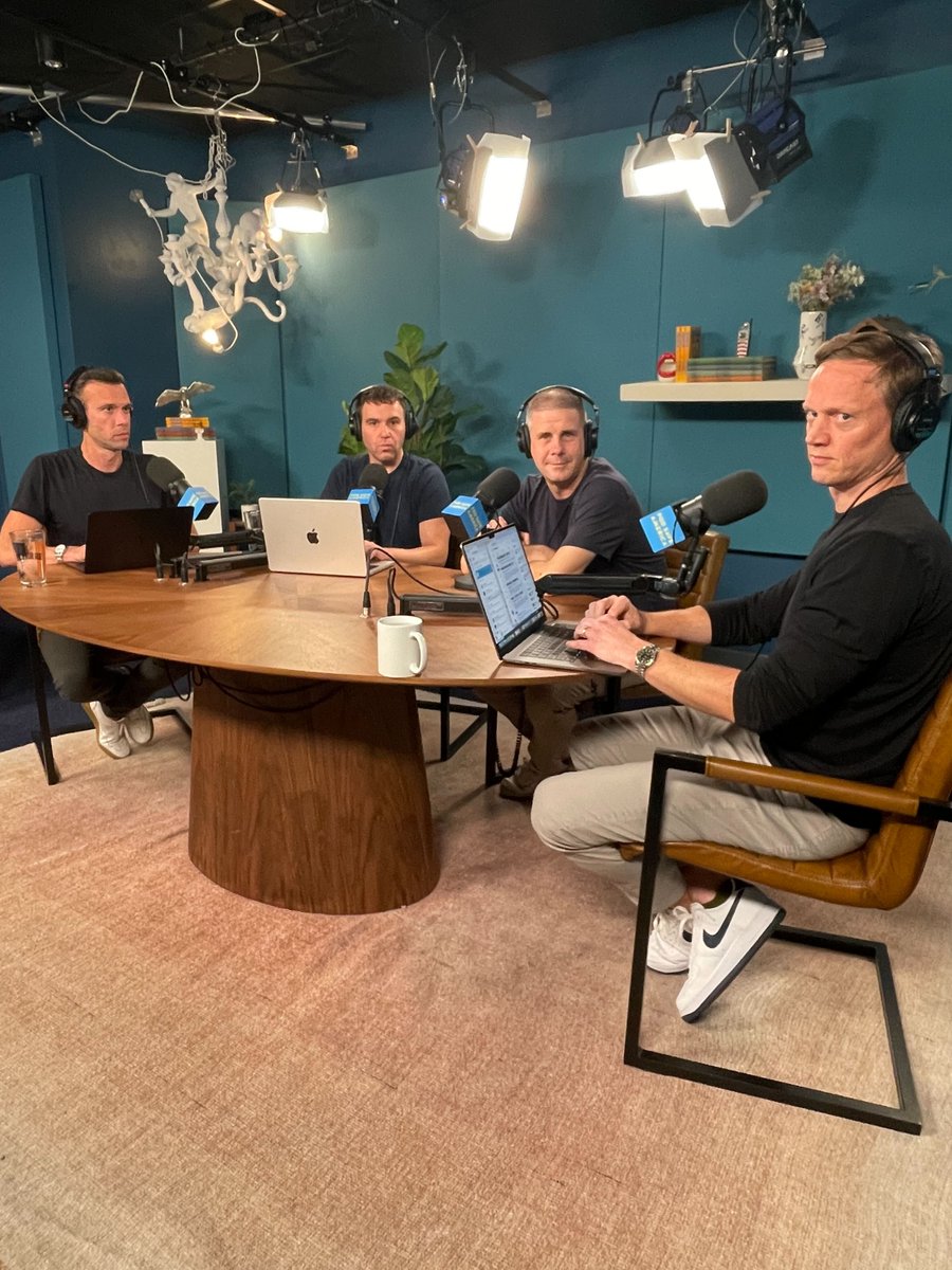 "Hey, look at me.  You're all wearing the same thing."