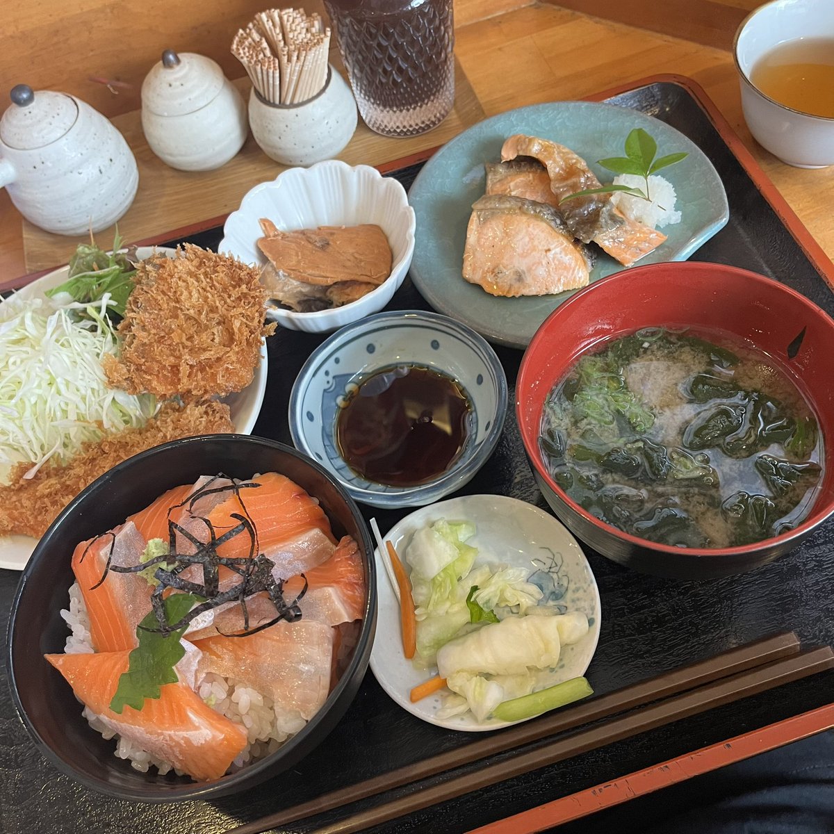 8780haru's tweet photo. あゆ川
サーモンづくし定食
1200円
#あゆ川 #泉中央 #サーモン https://t.co/lHqeItF9Tq