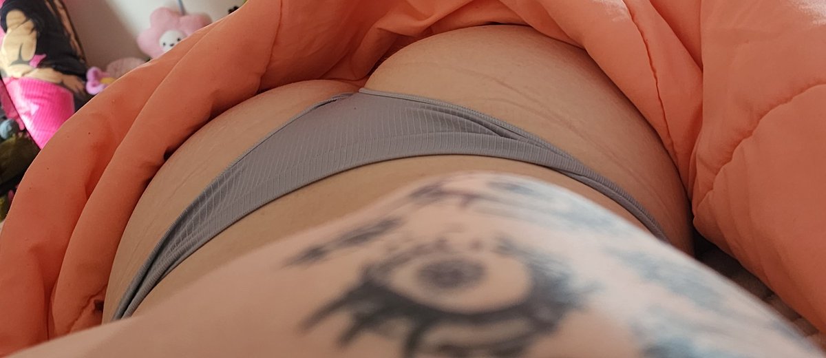 Feistypuppypaws's tweet photo. And for this evening? Ass perhaps?? https://t.co/Y26uCjsHaS
