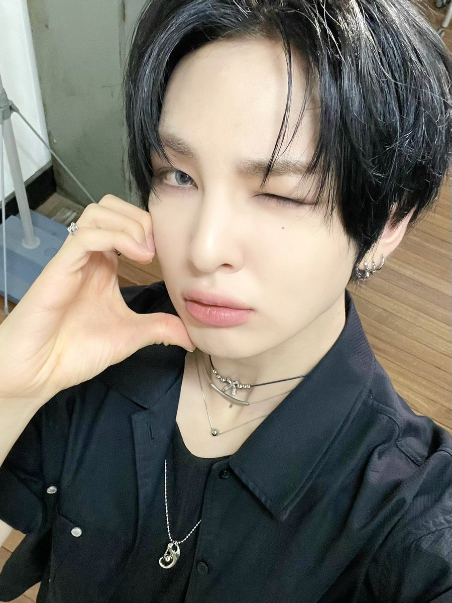 by_EPEX's tweet photo. 냥냥이가 되고싶다🐈‍⬛🐈‍⬛ 

#EPEX #이펙스 #MU #뮤 https://t.co/4b3D75C9l6