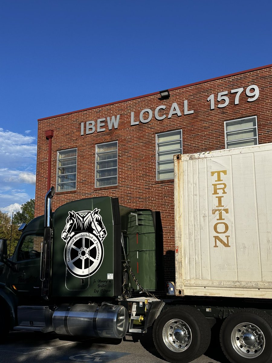 All those strike fund donations sure banked me some cosmic cookie points. Day 5 w/o power, day 4 w/o water and the Teamsters pulled up to the IBEW with an 18 wheeler full of ice and water for anyone who needed it <a href="/JortsTheCat/">Jorts (and Jean)</a>