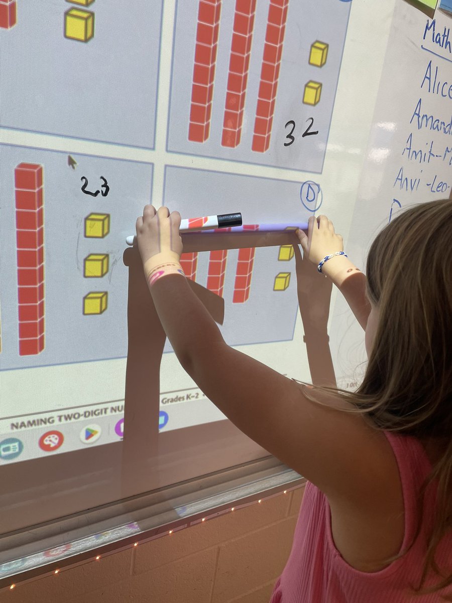 MsGoldbergEDU's tweet photo. Math talk using base ten blocks, and blocks that resemble base 10 blocks. https://t.co/4jMAAzMPyc