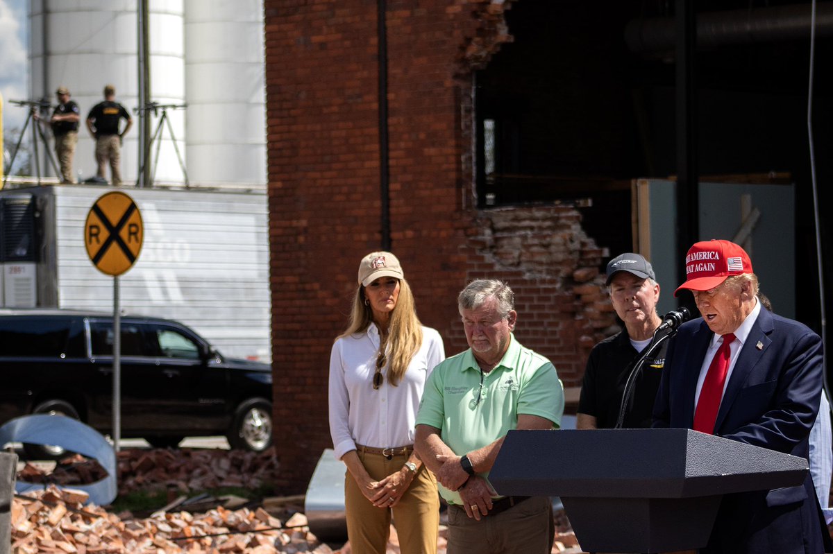 Samuel_W_Thomas's tweet photo. Former President Donald Trump visits local consignment shop Chez What and speaks to the press in Valdosta on Sep. 30, 2024. The South Georgia business was badly damaged by Hurricane Helene. Captured on assignment for @WCTV https://t.co/NEAc472SY1