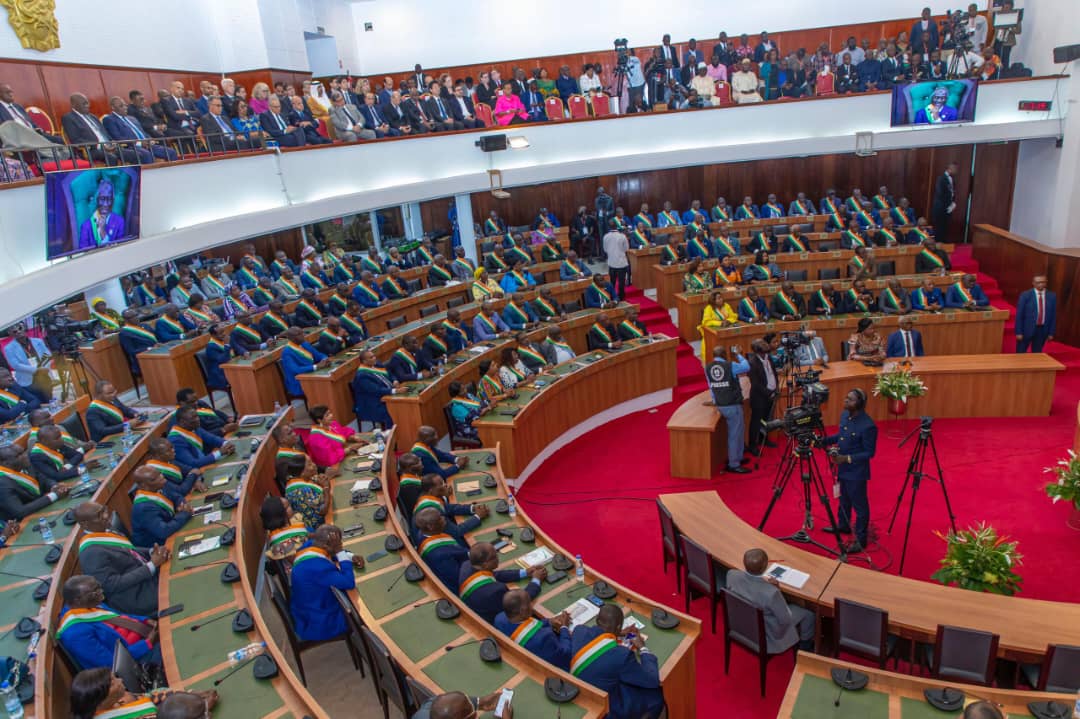 Pdt AN/RDC a pris part àl’ouverture d la 2ème sess° ordinaire d la chambr basse d la CIV,qui a salué l'effort du gvt ivoirien pr le dvpt du pays et la volonté d la pop ivoirienne d tourner définitivement la page des années d crise et a exhorté africains àl’union et àla solidarité