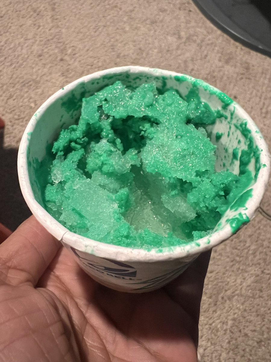 thereal_sly's tweet photo. @tacobell count your days!!! Ain’t no way I paid $4 for this and it has FREEZER BURNS. IT looks like it was left out for hours and they put it back in the freezer. https://t.co/YCsNHqfapW