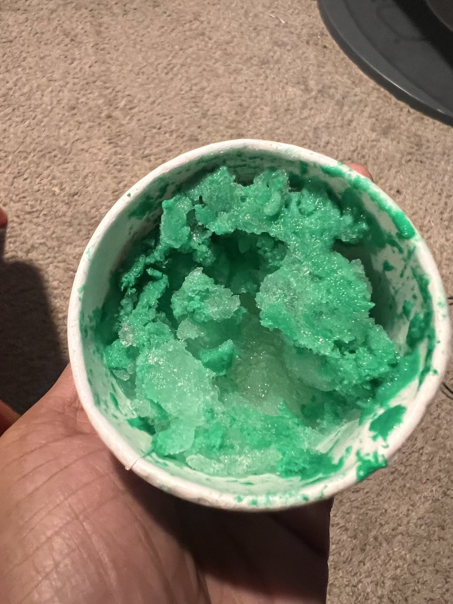 thereal_sly's tweet photo. @tacobell count your days!!! Ain’t no way I paid $4 for this and it has FREEZER BURNS. IT looks like it was left out for hours and they put it back in the freezer. https://t.co/YCsNHqfapW