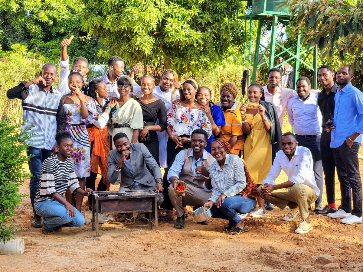GoFamille's tweet photo. 😊 Ayant déterminé notre destinée à l'avance, il nous a appelés à lui et a transféré sa justice parfaite à chacun de ceux qu'il a appelés. 

Et ceux qui possèdent sa justice parfaite, il les a co-glorifiés avec son Fils !

🏡 GO! Famille | ROMAINS 8:26+ https://t.co/UvlAvkznPk