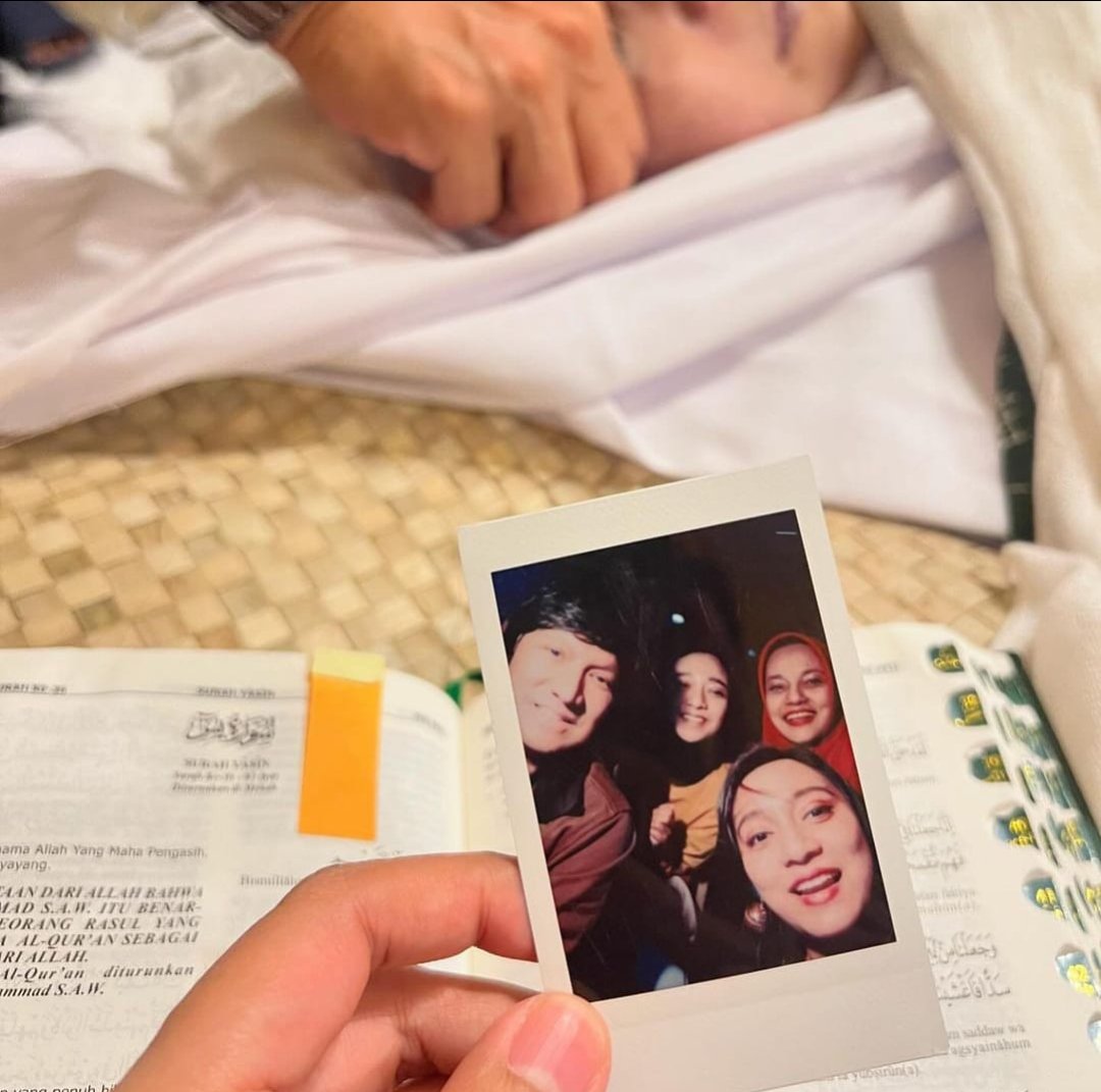 Inna Lillahi wa Inna Ilaihi Rojiun

Selamat jalan, Mbak <a href="/HaqueMarissa/">Assoc.Prof.Dr. Marissa Grace Haque - Fawzi</a> .
Semoga husnul khatimah. 

Dan, semoga keluarga yang ditinggal, sahabat-sahabatku <a href="/ChikiFawzi/">Chiki Fawzi</a> <a href="/BellaFawzi/">Isabella Fawzi</a> juga Mas Ikang,  Mbak Soraya dan <a href="/shahnazhaque/">Shahnaz Haque</a>
diberi kekuatan iman. Aamiin.