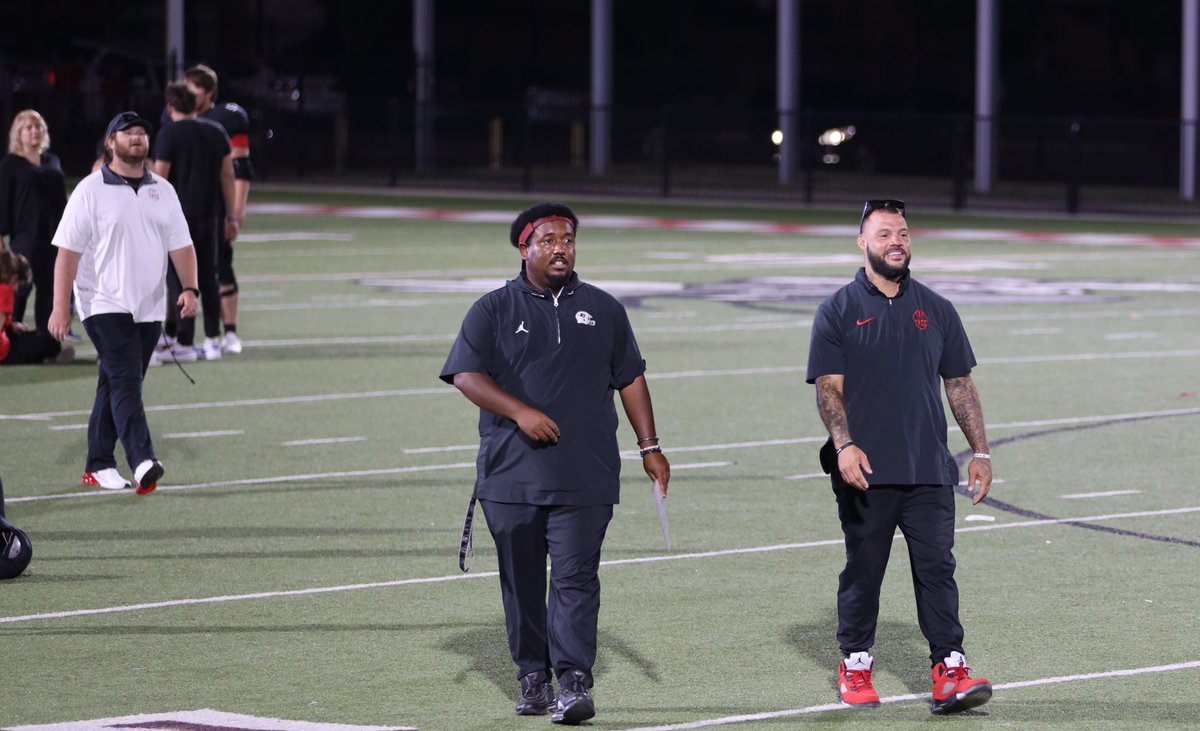 CoachLeoHunt's tweet photo. Realist to ever do it!!!! Self made brothas, and wouldnโt want to do it with anyone else!!! #FUNNGUN #VALLEYBOYS @coach_uselton @rb_coachJJ https://t.co/m8CQ2DJrHw