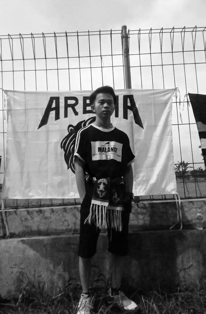 afiismee's tweet photo. in tragedy, it's hard to fin a good resolution, it's not black and white, it's a big fog of gray. 

malang, 01 Oktober 2022 - 24 🥀 https://t.co/An7GEGAu6i