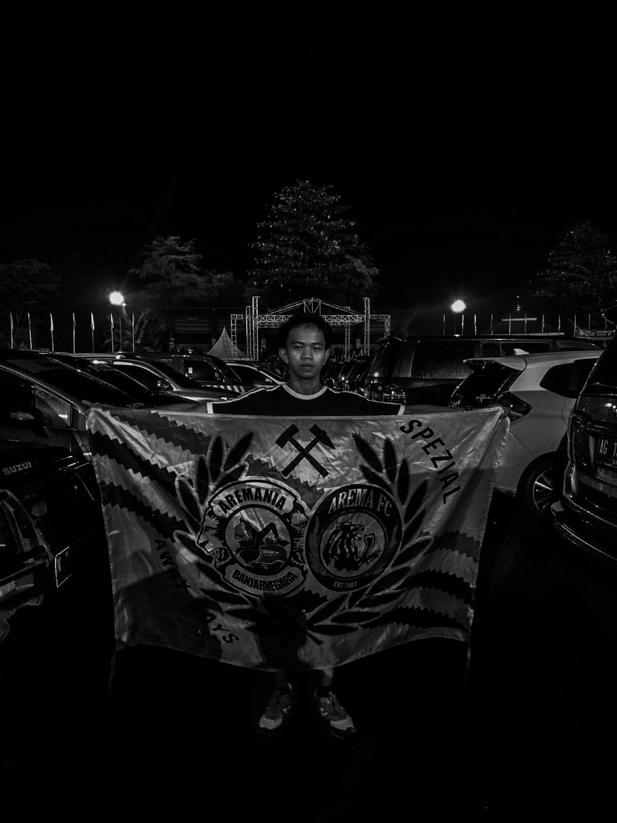 afiismee's tweet photo. in tragedy, it's hard to fin a good resolution, it's not black and white, it's a big fog of gray. 

malang, 01 Oktober 2022 - 24 🥀 https://t.co/An7GEGAu6i