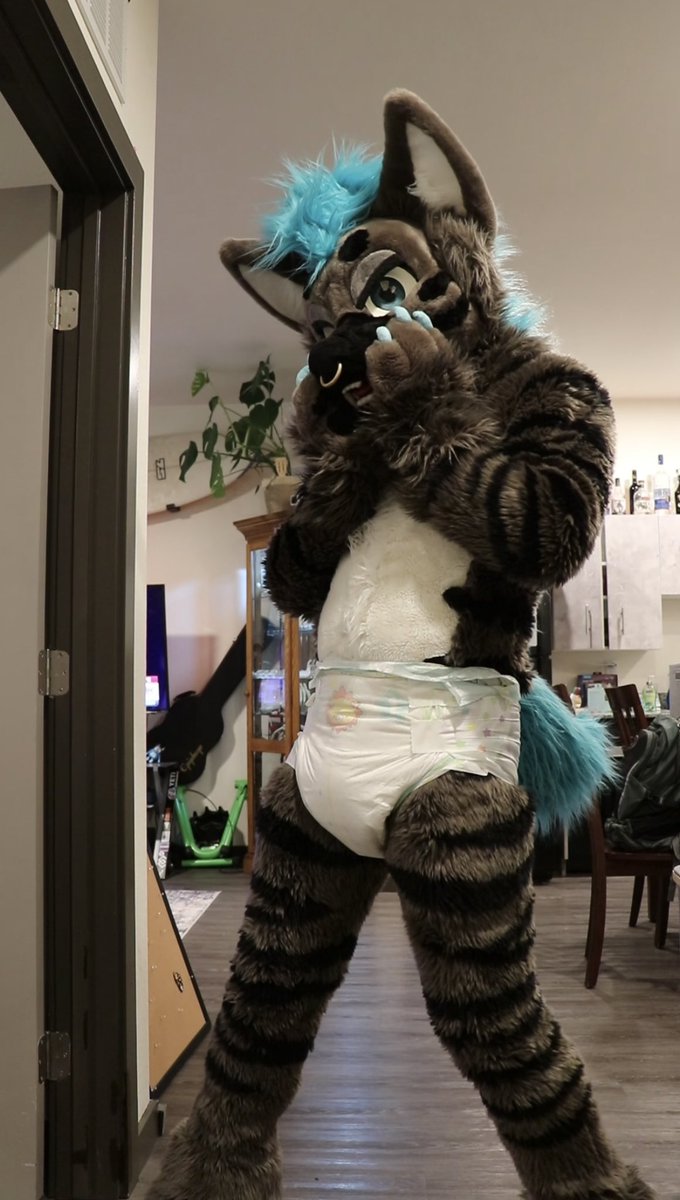Looking cute and feeling cute 😋

#diaperfur #diaperfursuit