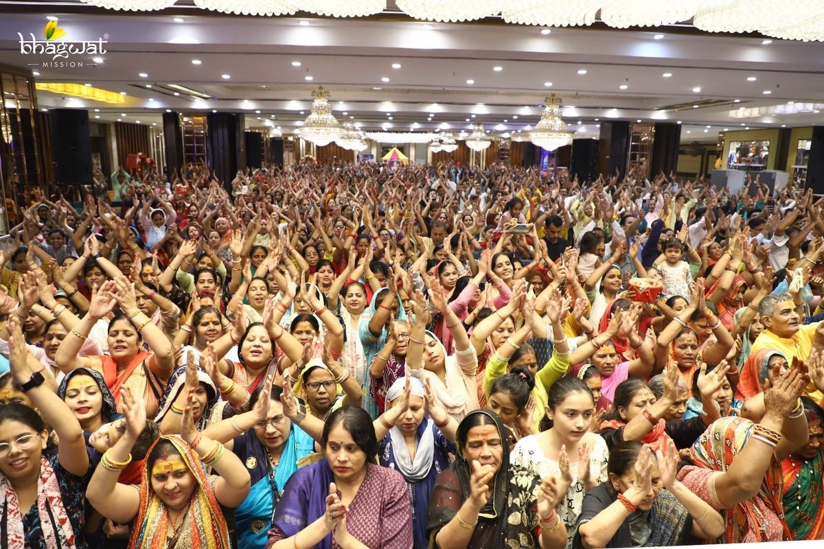 gauravkrishnag's tweet photo. Beautiful moments from Pujya Gurudev’s ongoing Katha in Delhi. Don’t miss “Vishram Diwas Katha” today from 5pm onwards on the official Vrajras Productions Youtube Channel!
#pujyagurudev 
#bhagwatkatha
#radheradhe

Shri Radhe! https://t.co/gv4KaeeFoJ
