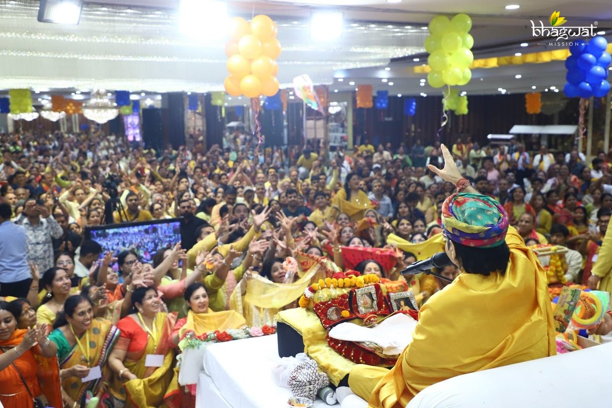 gauravkrishnag's tweet photo. Beautiful moments from Pujya Gurudev’s ongoing Katha in Delhi. Don’t miss “Vishram Diwas Katha” today from 5pm onwards on the official Vrajras Productions Youtube Channel!
#pujyagurudev 
#bhagwatkatha
#radheradhe

Shri Radhe! https://t.co/gv4KaeeFoJ