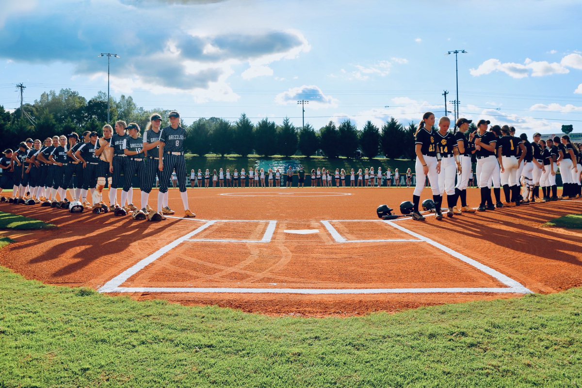 CreekviewSB's tweet photo. Started the night recognizing our Jr. Grizzlies, then dedicated our pressbox to a phenomenal man and Grizzly dad, followed by a walk off win! WHAT A NIGHT! https://t.co/YwWCgN3mpE