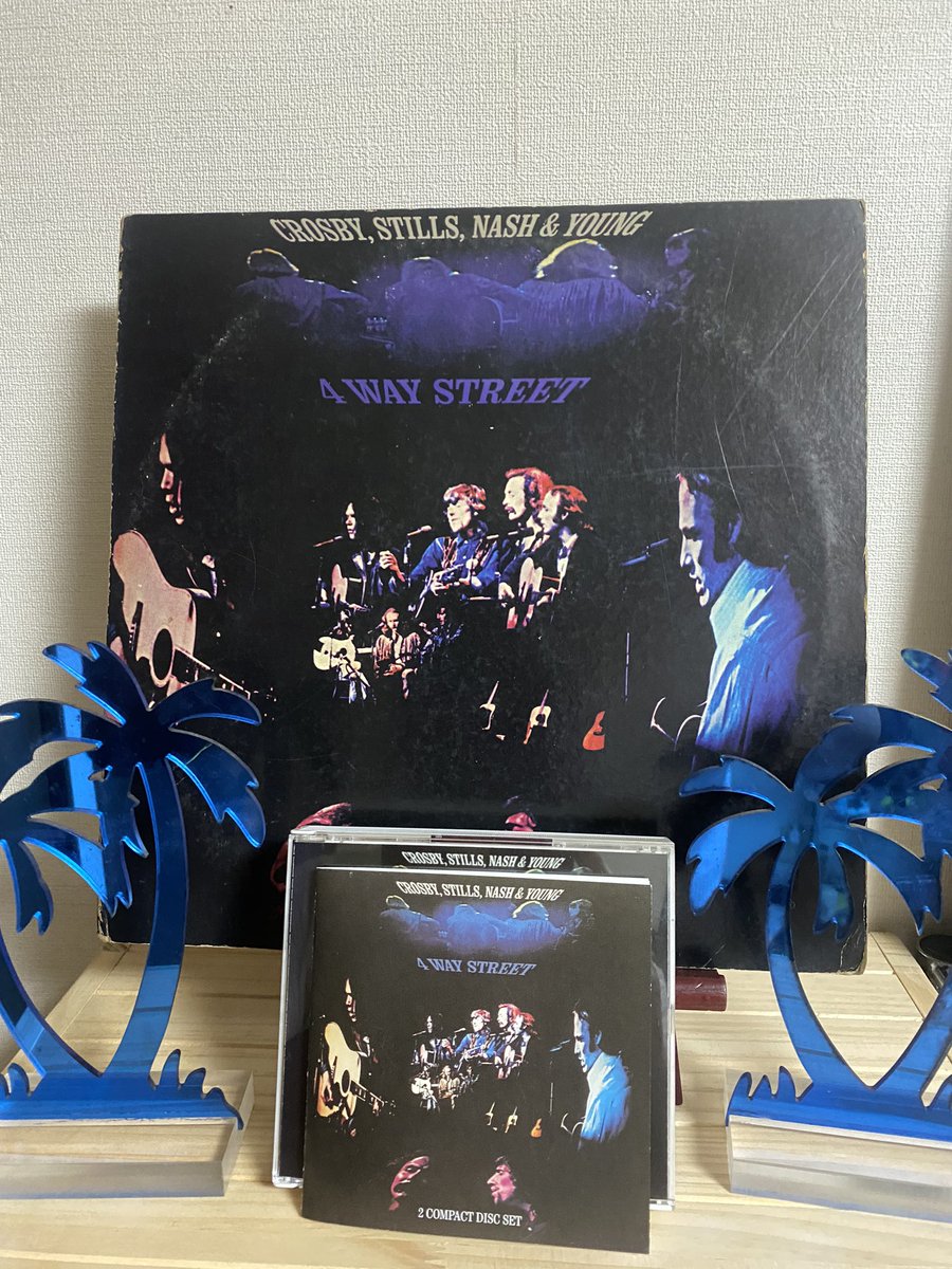 kenzees's tweet photo. ☮️CSN&Y 4 Way Street
92年発売のCDはアコースティックセットに4曲追加されている🙌
内1曲はニールのメドレー🙌
#csny
#4waystreet
#NowPlaying https://t.co/yrQ7AnY64T