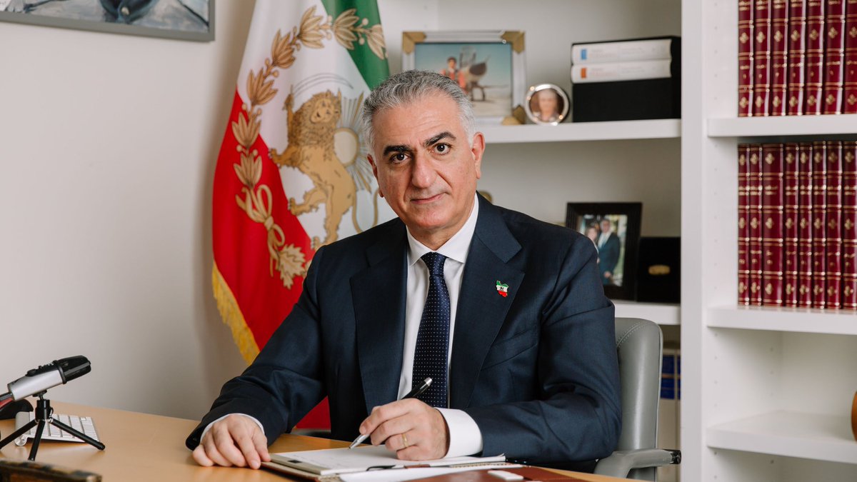 visegrad24's tweet photo. Crown Prince Reza Pahlavi tonight:

“This is a moment of opportunity. The regime has never been weaker or more divided”

🦁🌞 https://t.co/871SnhPqKv
