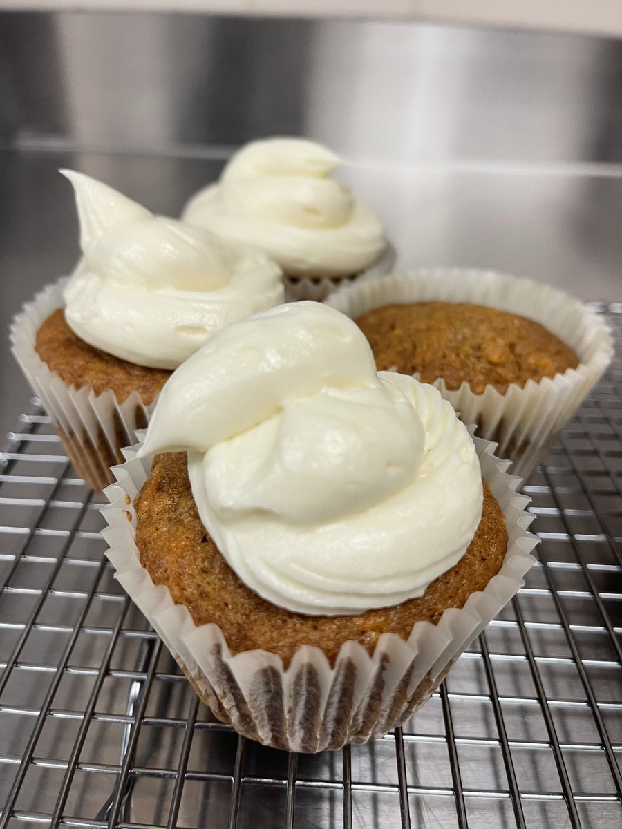 MmeDorval's tweet photo. Lots of learning happened while making these carrot cake cupcakes… from how to peel a carrot to how to make buttercream icing and everything in between. These cupcakes were delectable! 🔗 Recipe link in bio. @SacredHeartOCSB #SacredHeartHospitality #ocsb https://t.co/jeiOUeC6Mw