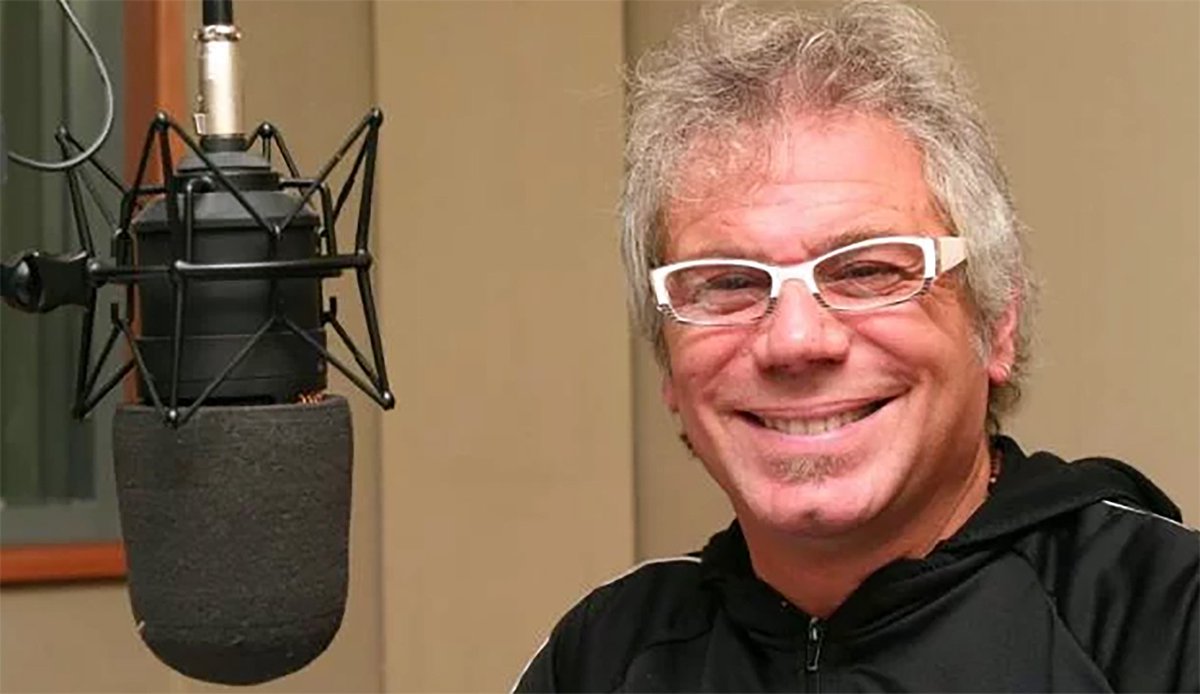 *La A cuando está jugando un partido con la B y justo la C pica al espacio*

B: y ahora que hago

A: