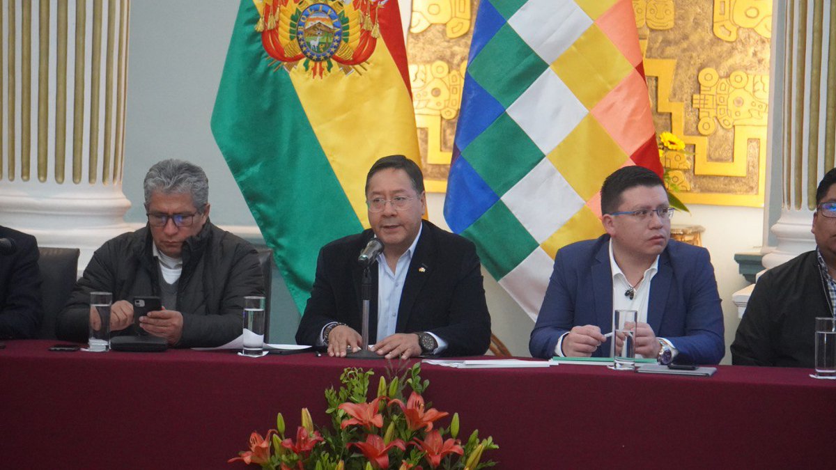 Emb. en Bolivia tweet media