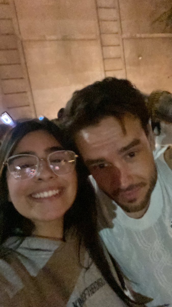 queenlouishus's tweet image. POR FIN MAS DE DIEZ AÑOS SIENDO TU FAN POR FIN PUDE ABRAZARTE TE AMO @LiamPayne