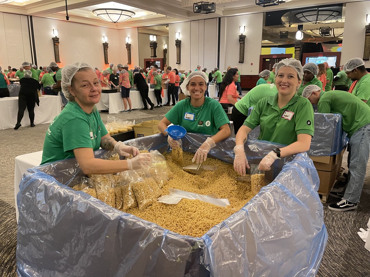 unitedwaypbc's tweet photo. Thank you to the Hunger Heroes who generously volunteered their time and energy to scoop, pour, and pack pasta meals as part of the inaugural Day of 200,000 Meals with @FoodBankPBC and @KravisCenter. This monumental event surpassed its goal with 240,000 meals packed in one day! https://t.co/Xnws2nq5TS