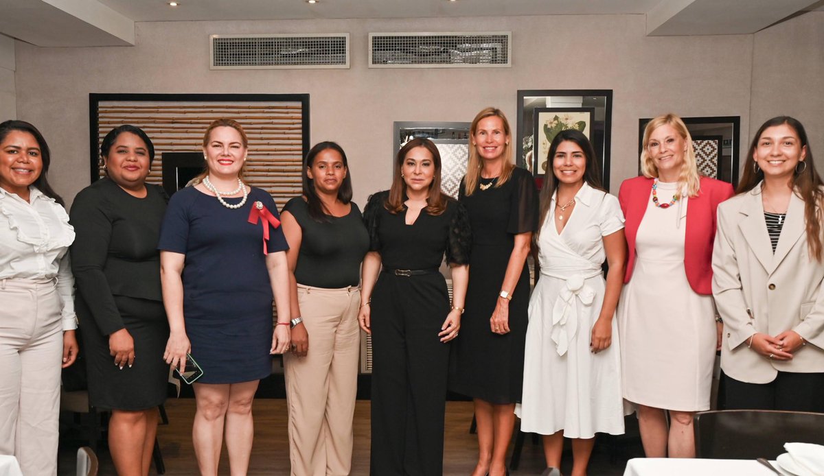 GermanAmbDR's tweet photo. Unidas somos mรกs fuertes!
Excelente encuentro con la ministra @MayrajimenezTFJ @MMujerRD y representantes de la red de #mujeres @SeguimosUnidas en #RD .
๐ฉ๐ช๐ค๐ฉ๐ด
#FemaleForeignPolicy #FFP #polรญticaexteriorfeminista https://t.co/TzrNi1zbWu