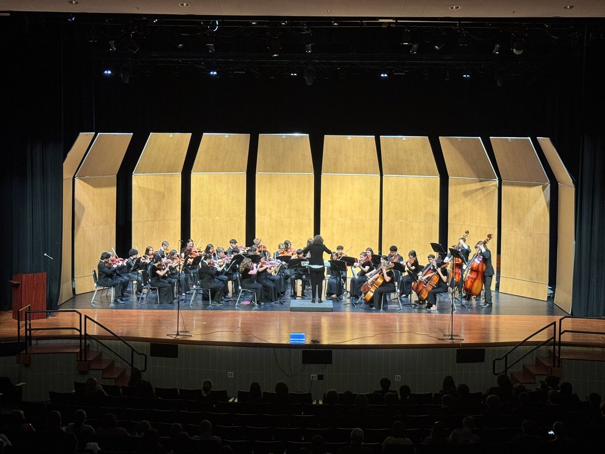 RHHSHawks_9's tweet image. Great to see H9 band and orchestra students in concert tonight. Congrats on your first show Ms. Pierce!
